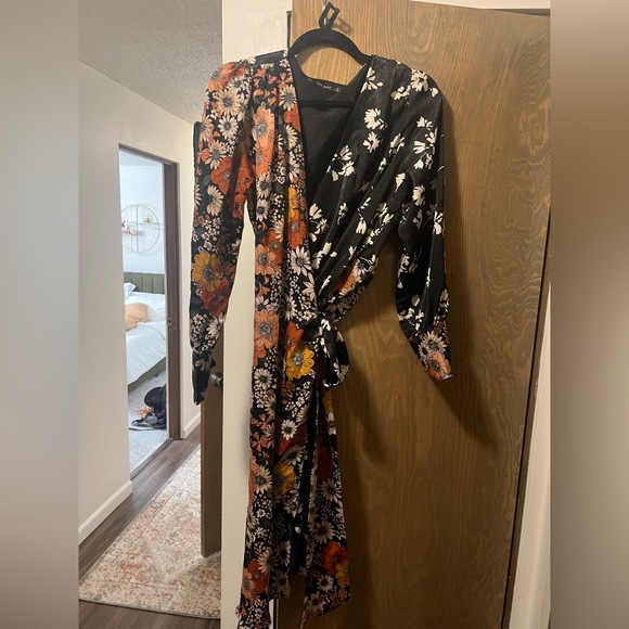 Zara Dresses & Skirts - Zara floral wrap dress.